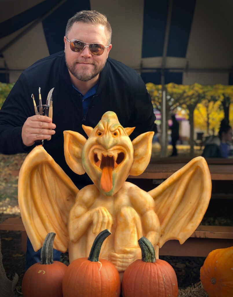 Eric Jones Pumpkin Carving | Special Events at Pumpkinville